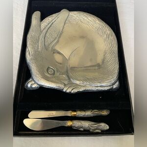 Vintage Arthur Court 1988 pewter rabbit cheese plate & knives